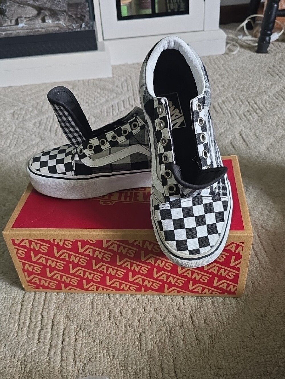 Vans Womans Checkerboard Slip-On/Low Top Sneakers - Black & White - Picture 2 of 7